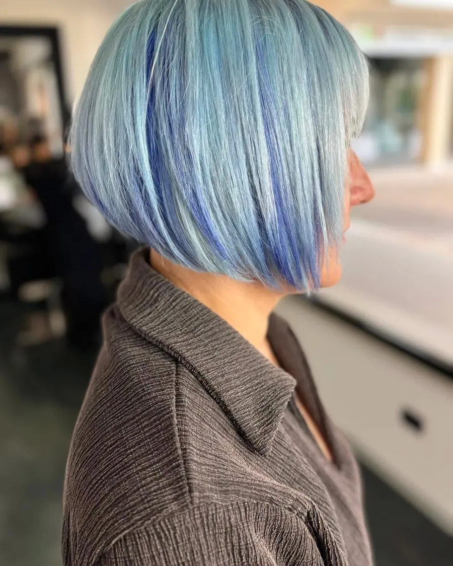 Caschetto azzurro e blu con frangia